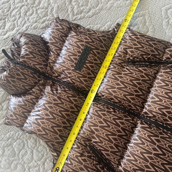 $750 MACKAGE KANE recycled down vest with funnel collar and monogram print M L - Picture 9 of 15